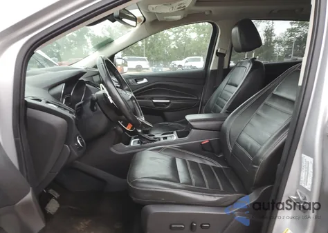 2017 Ford Escape Titanium z USA, uszkodzony, nr VIN 1FMCU9JD7HUE50719